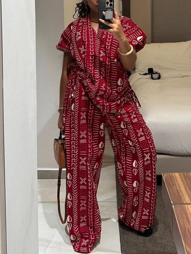 Nouvel ensemble deux pièces imprimé tendance pour femme : chemise décontractée ample à manches courtes avec cordon de serrage à la taille et pantalon large amincissant à col en V