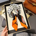 Foulard de Luxe Carré, Élégant Multi-Couleur en Satin Doux – 70 × 70 cm – Image 22