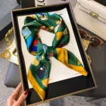 Foulard de Luxe Carré, Élégant Multi-Couleur en Satin Doux – 70 × 70 cm – Image 11